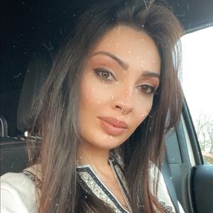 Meet your Posher, Karine